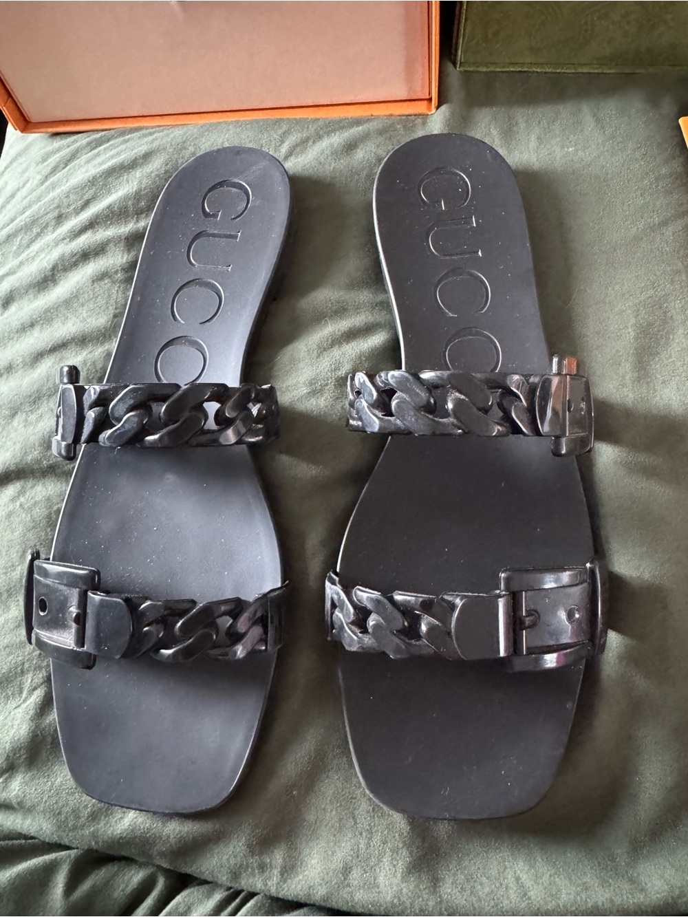 Gucci rubber chain pool slides